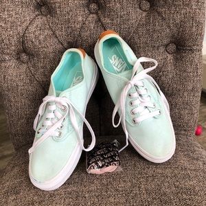 Vans with free bonus pink laces size 6 1/2